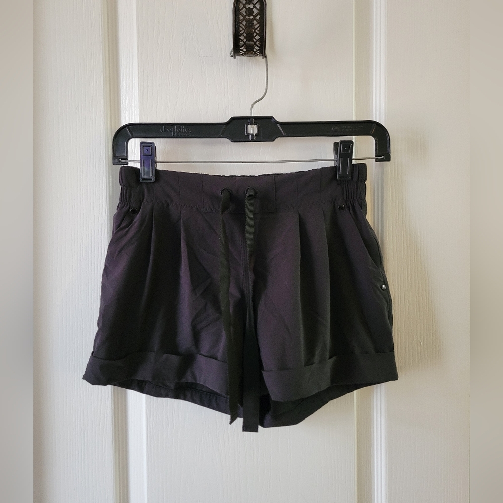 Lululemon Spring Break Away Cuffed Shorts Black (First Release) Size 4